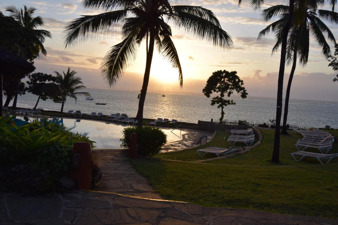 Baobab Beach Resort & Spa Diani Beach Exterior photo